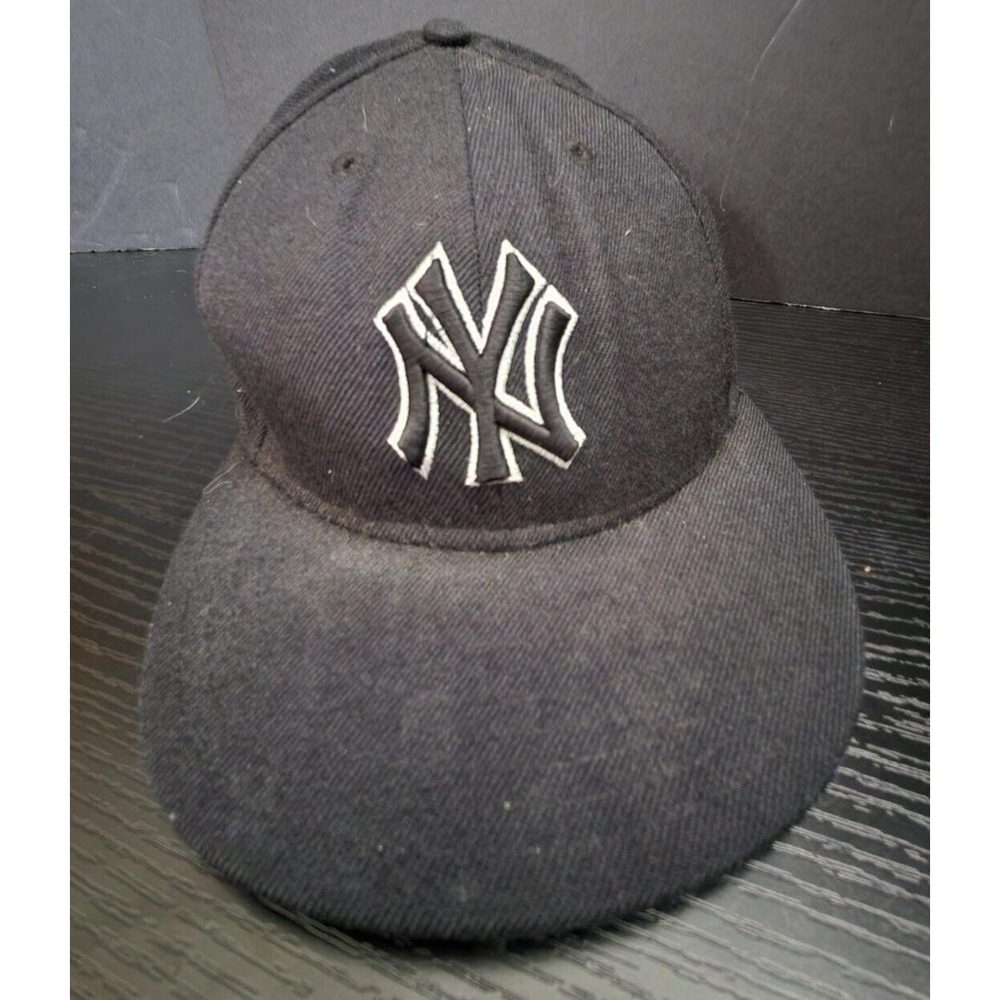 New Era 59Fifty New York Yankees Hat 7 1/2 Fitted Cap Hat Black & White Logo MLB